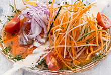 写真：本日の鮮魚と彩野菜のカルパッチョ